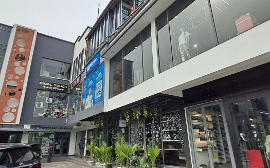 Ground floor shop for rent