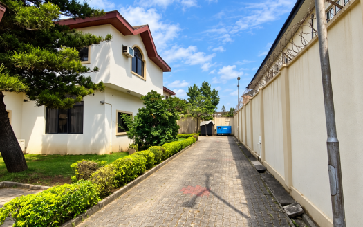 4-Bedroom Semi-Detached House For Office Use