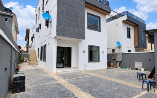 5-Bedroom Detached Duplex For Commercial Use
