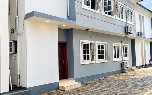 Modern Courtyard Building Facade 525x328