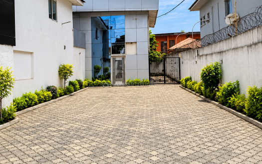 Commercial 4-Bedroom Duplex + BQ