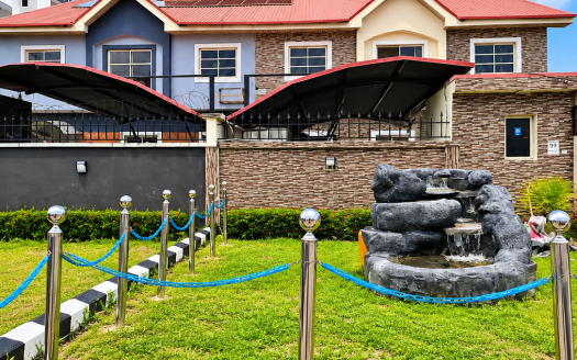4-Bedroom Semi-Detached Duplex For Office Use