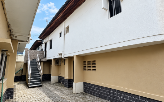 9-Bedroom Detached Building For Commercial Use